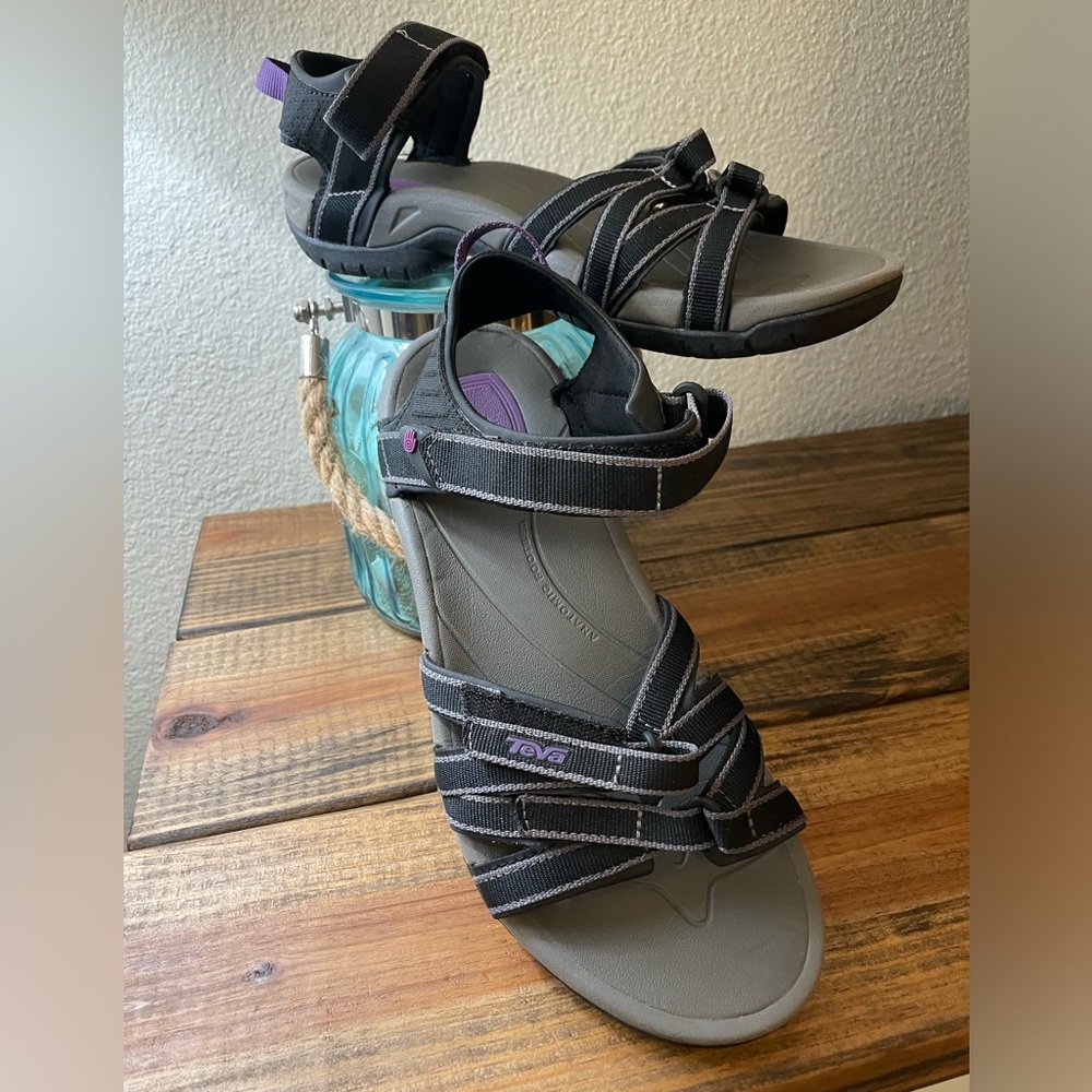 Teva Women's Tirra adjustable waterproof sandals Size 9